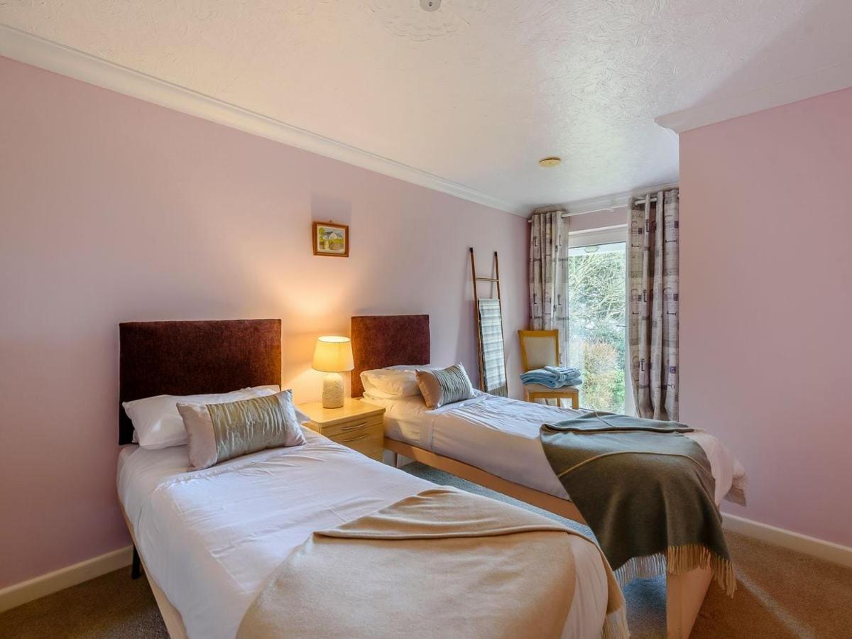 Pixie Grove Villa Penally Bagian luar foto