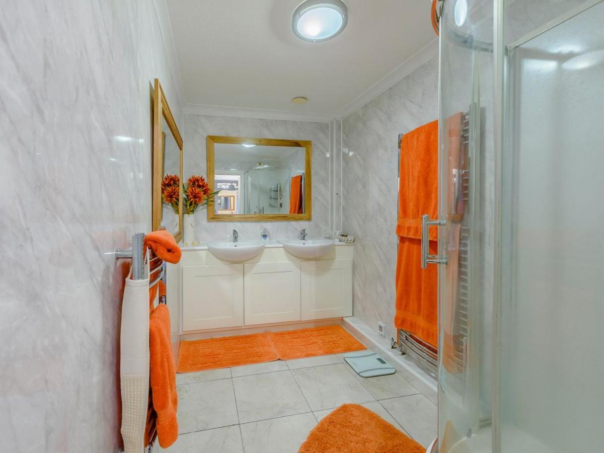 Pixie Grove Villa Penally Bagian luar foto
