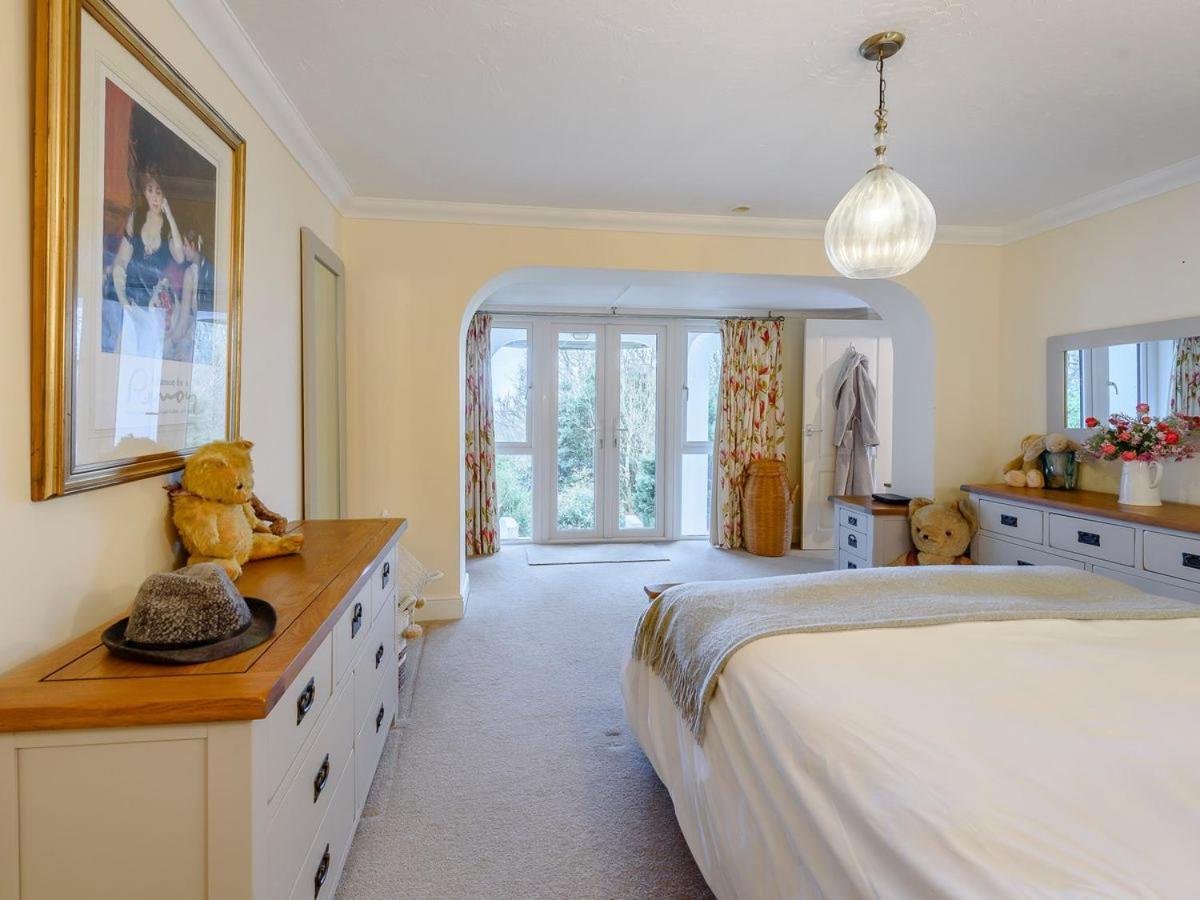 Pixie Grove Villa Penally Bagian luar foto