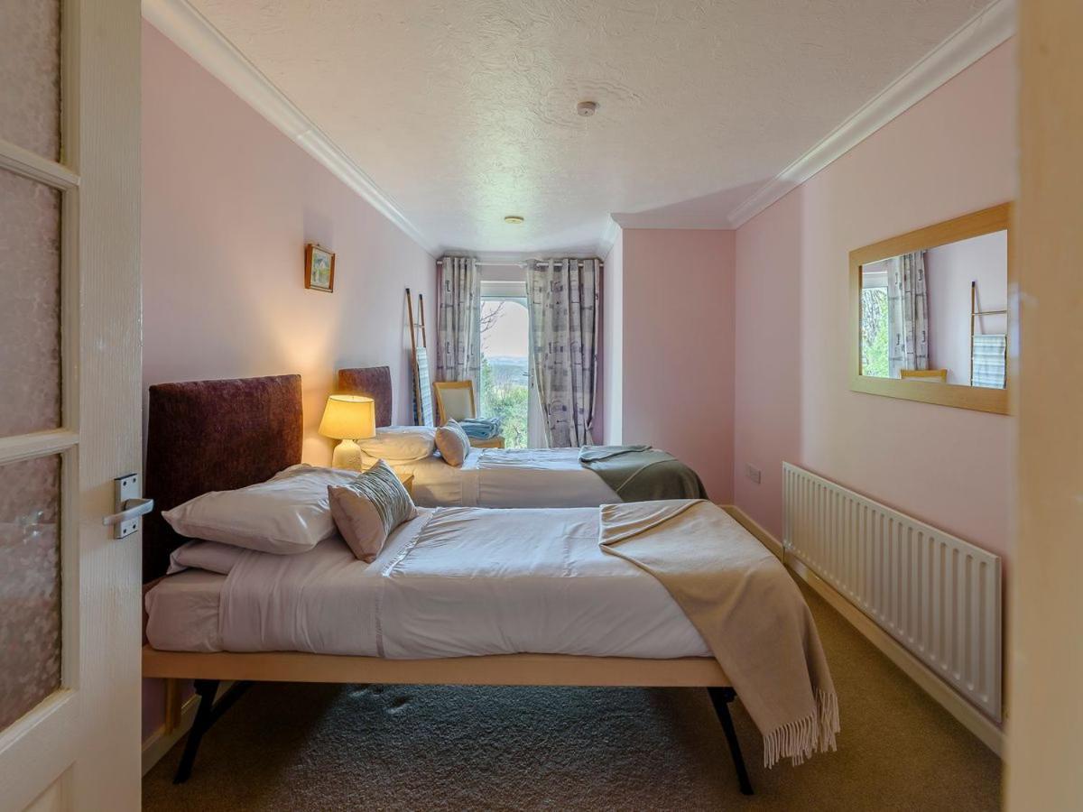 Pixie Grove Villa Penally Bagian luar foto