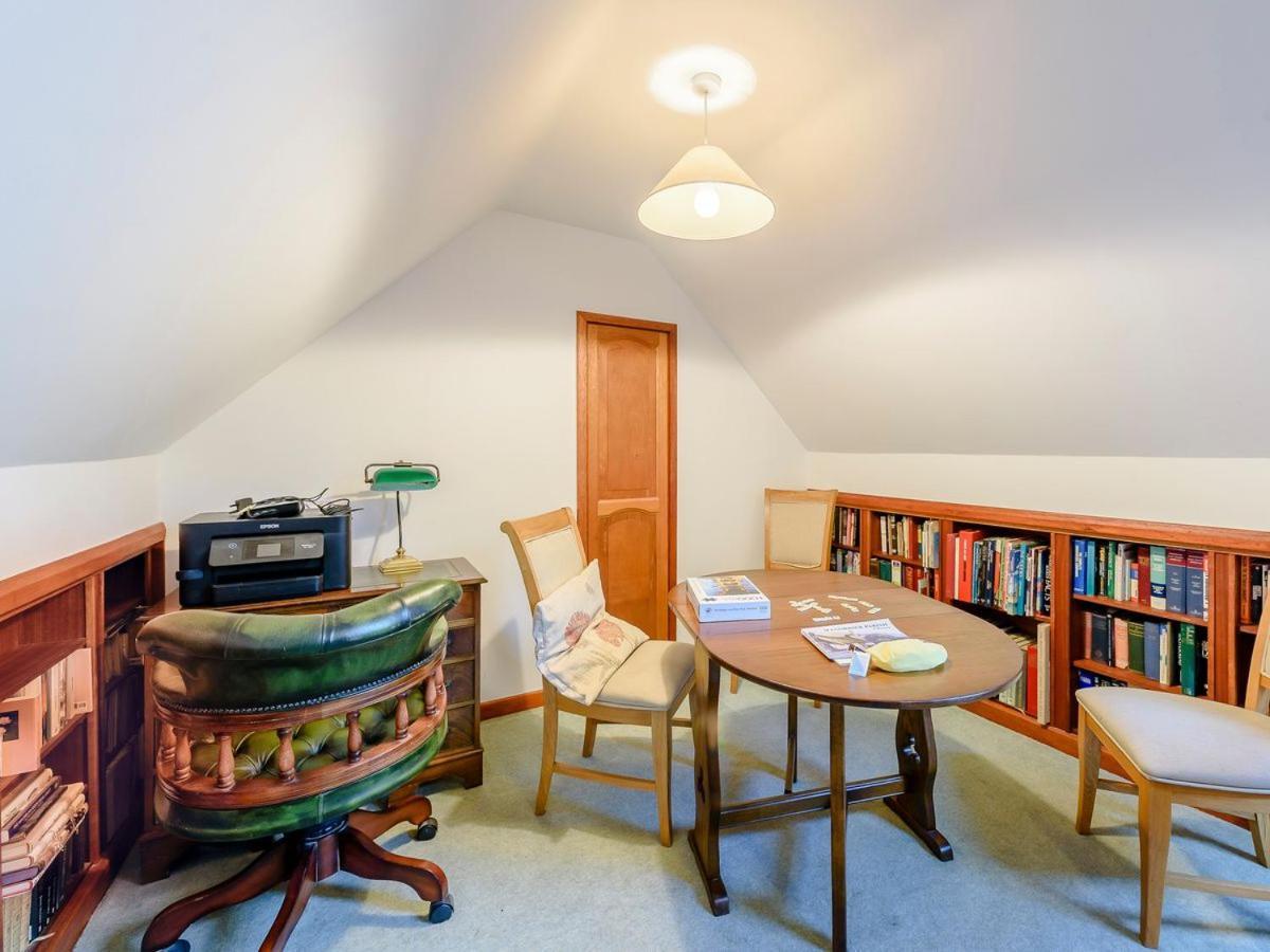Pixie Grove Villa Penally Bagian luar foto