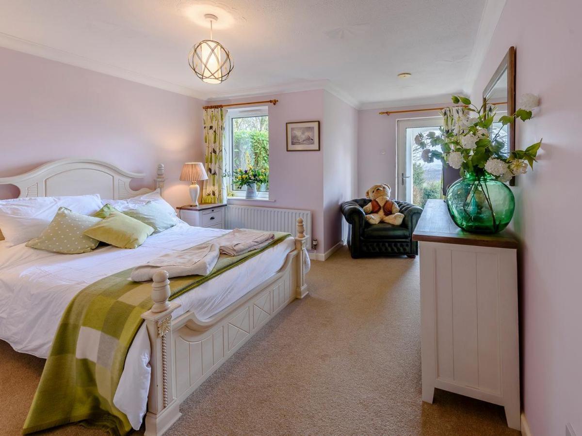 Pixie Grove Villa Penally Bagian luar foto