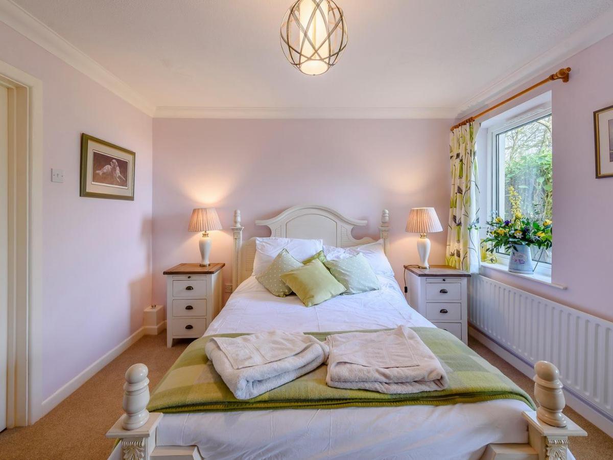 Pixie Grove Villa Penally Bagian luar foto